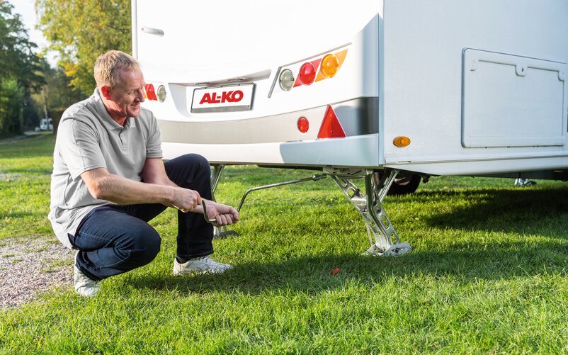 Solid, reliable, easy to use: AL-KO corner steadies.