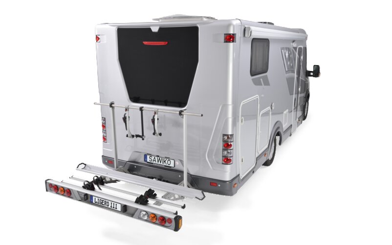 The telescopic LIGERO III carrier can hold up to four bikes. | © AL-KO