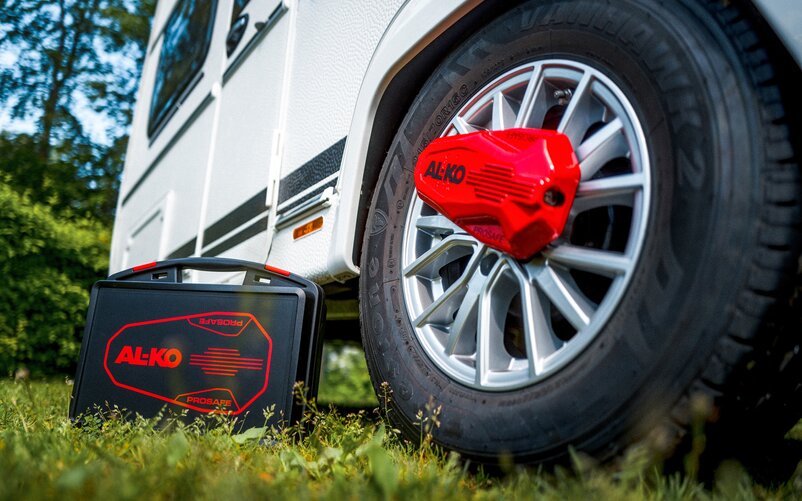 The PROSAFE wheel claw gives potential thieves a hard time. | © AL-KO