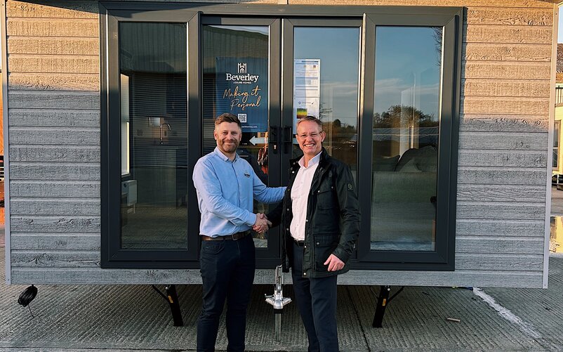 David Hall, CEO at Beverley Leisure Homes, and Jonathan Chapman, Head of Sales of AL-KO’s UK site. | © Beverley Leisure Homes Ltd