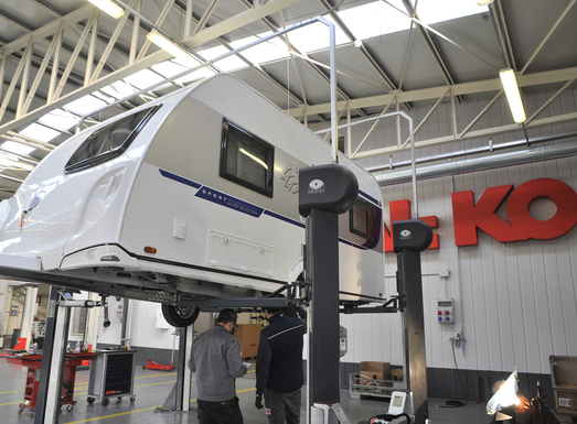 Der Einbau von Rangiersystemen wie dem MAMMUT wird im AL-KO Werk in Italien angeboten. | © AL-KO