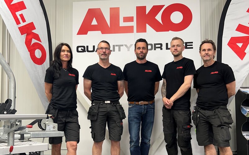 Das Team des Kundencenters in Schweden ist mit seiner Expertise für seine Kunden da: Maria Kjellman, Patrik Bengtsson, Gustaf Wetterstrand, Oliver Lindholm und Jari Lindholm (v.l.) gehören zum Team dazu. | © AL-KO Das Team des Kundencenters in Schweden: Maria Kjellman, Patrik Bengtsson, Gustaf Wetterstrand, Oliver Lindholm und Jari Lindholm | © AL-KO