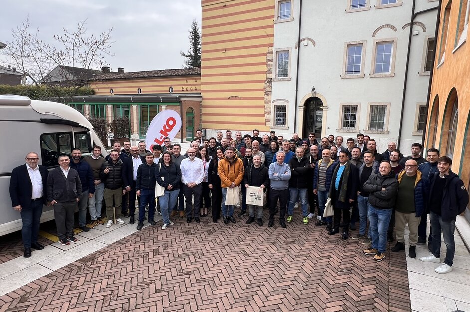 Group photo from the retrofitting event held on February 10th in Verona, attended by more than fifty dealers from Northern Italy