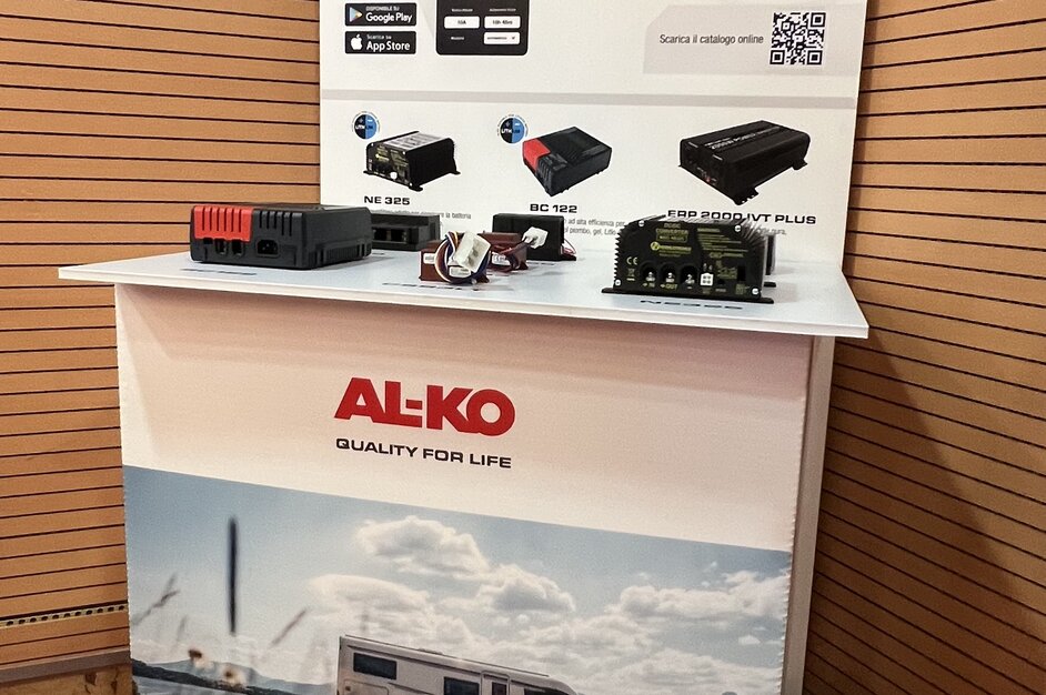 Espositore ONDA Smart System: la soluzione AL KO VTE per la gestione intelligente dell’energia nei veicoli ricreazionali, con monitoraggio in tempo reale tramite app. | © AL-KO Vehicle Technology Group