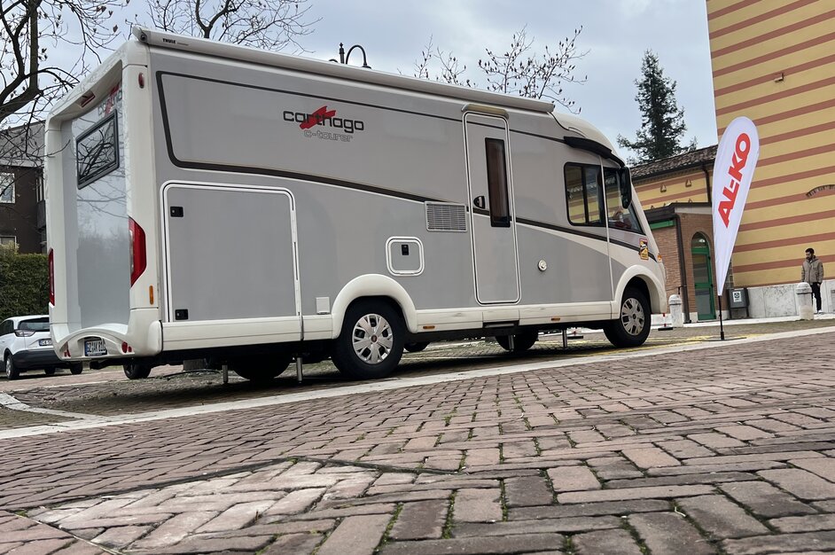 Practical demonstration of a retrofitting operation on a Carthago motorhome | © AL-KO Vehicle Technology Group