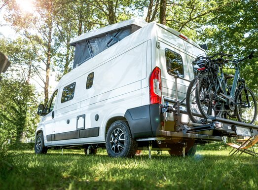 LevelVan – the first hydraulic levelling support system with carbon cylinders for vans with a net weight of less than 50 kg. | © AL-KO Vehicle Technology Group