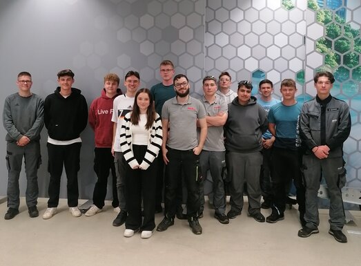 The newly qualified IHK Energy Scouts at AL-KO Vehicle Technology. | © AL-KO Fahrzeugtechnik